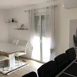 Holiday home Agreable Maison Entre Bordeaux Et Le Bassin Avec Option Jacuzzi