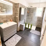 Holiday home Agreable Maison Entre Bordeaux Et Le Bassin Avec Option Jacuzzi