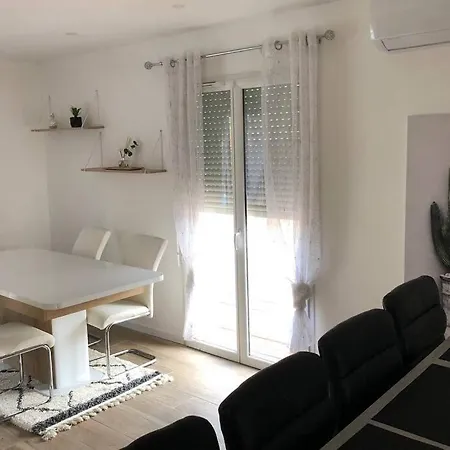 Holiday home Agreable Maison Entre Bordeaux Et Le Bassin