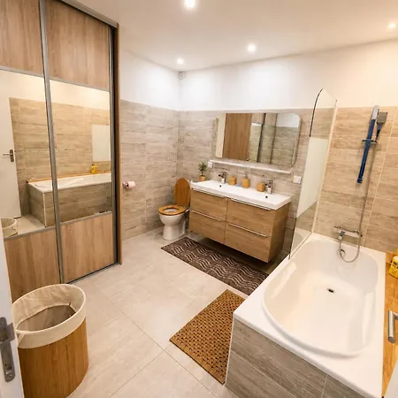 Ferienhaus Agreable Maison Entre Bordeaux Et Le Bassin Avec Option Jacuzzi *