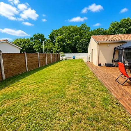 Agreable Maison Entre Bordeaux Et Le Bassin Avec Option Jacuzzi Holiday home *